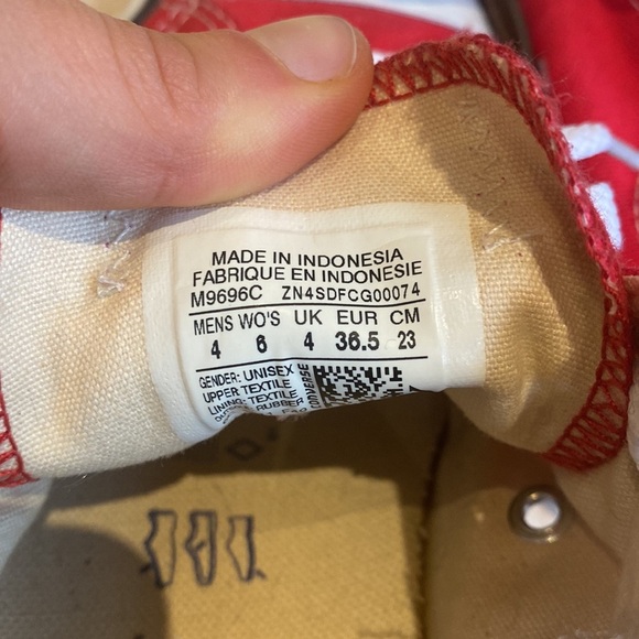 Red Converse Size 6 Women’s / 4 Men’s - Picture 7 of 7